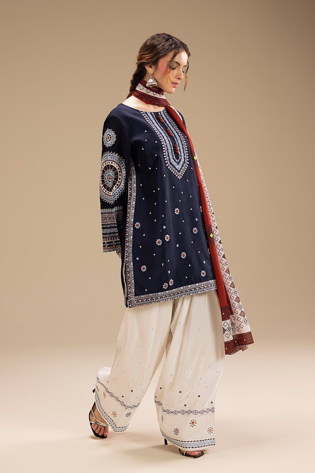 Embroidered-Dhanak-3-Piece-Unstitched-Set-–-Rangraiz-Collection-BY-RS-Fashion-4-1.jpg