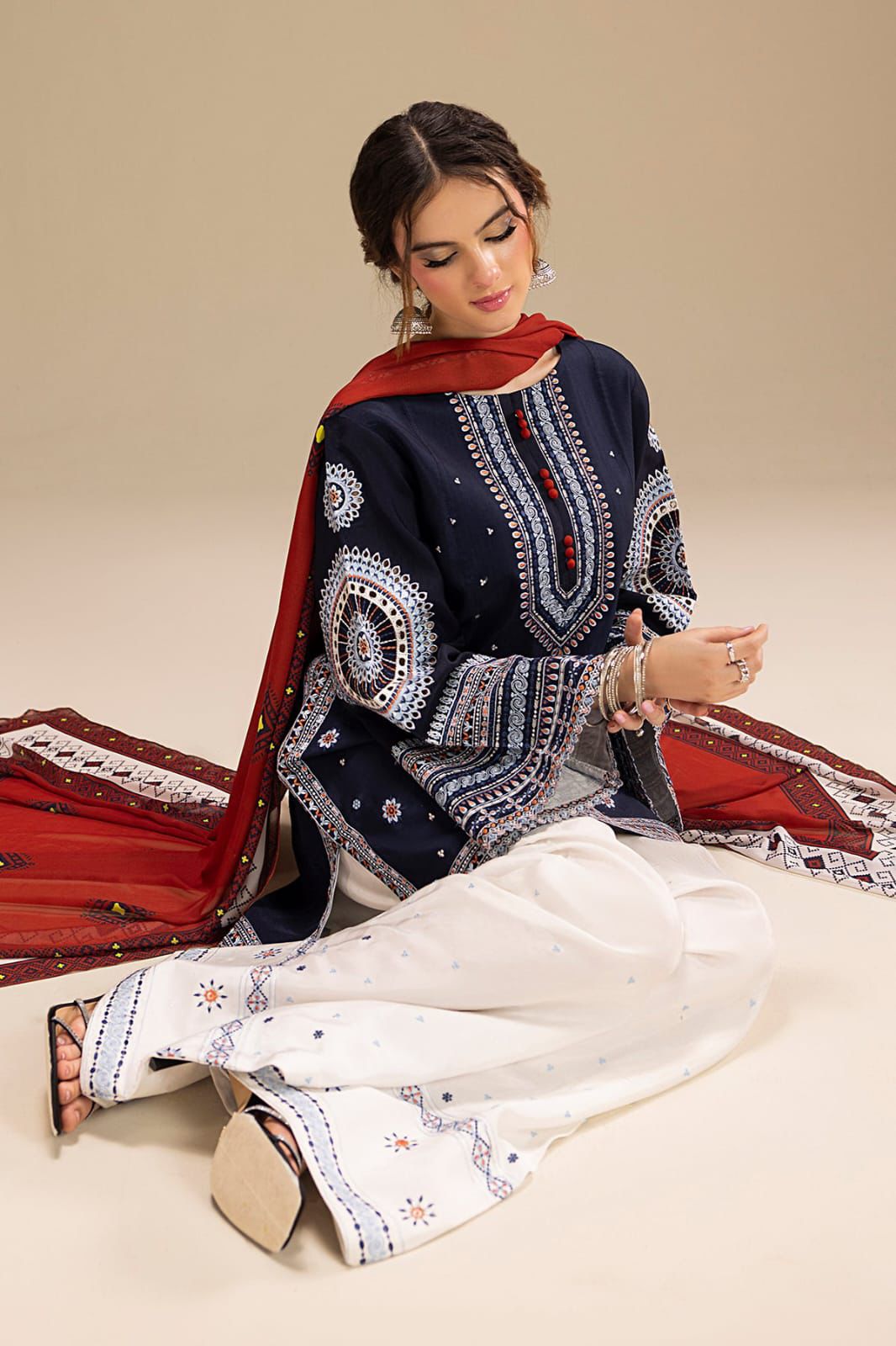 Embroidered-Dhanak-3-Piece-Unstitched-Set-–-Rangraiz-Collection-BY-RS-Fashion-6-1.jpg
